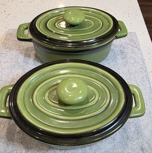 Vintage avocado green stoneware mini covered casserole dish. Set Of 2, Like New.